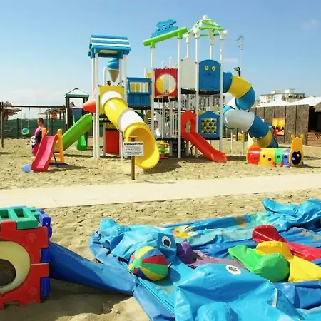 Daire Bristol Llido Degli Estensi